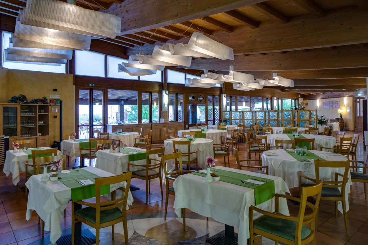 Апарт отель Golf Residenza Пескьера-дель-Гарда Экстерьер фото
